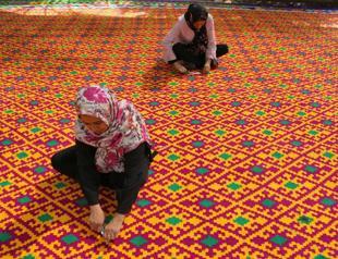 Iran reports making ‘world’s largest’ kilim rug