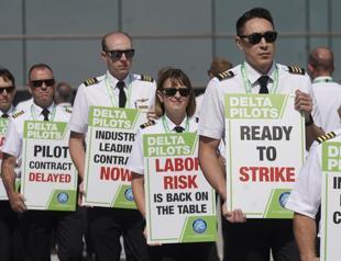 Strained US airlines face July 4 test