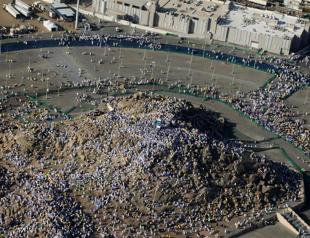 Pilgrims scale Mount Arafat for climax of biggest COVID-era hajj