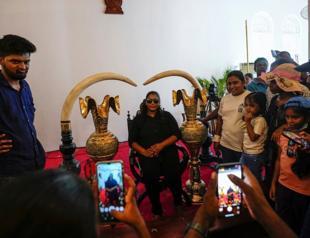 Sri Lanka talks grow urgent as political vacuum deepens