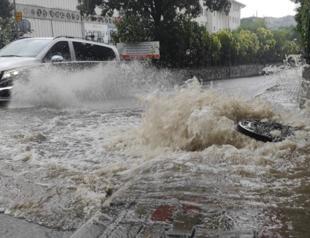 Istanbul witnesses 65 lightnings in minute throughout night