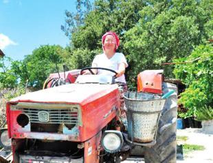Woman hindered by her father gains doctorate from Sorbonne