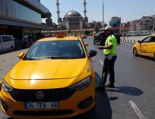 Mandatory for taxi drivers to ask documents from foreigners