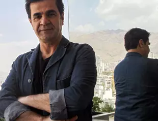 Iranian filmmaker Panahi must serve six-year sentence