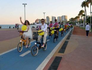 Couple makes bicycles their bridal vehicles