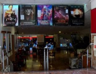 Theater halls still suffer from pandemic