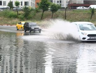Streets flooded in rain-hit Istanbul