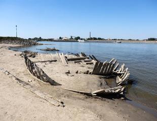 Rhine drops below crucial level, impacts river transport