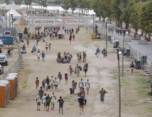One dead, dozens hurt as gale hits Spain dance music festival