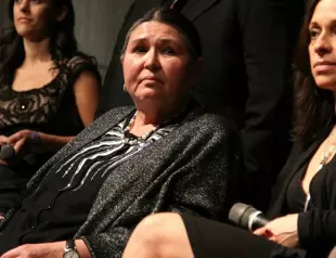 Academy apologizes to indigenous star