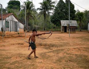 Amazon tribe go behind camera in Nat Geo film