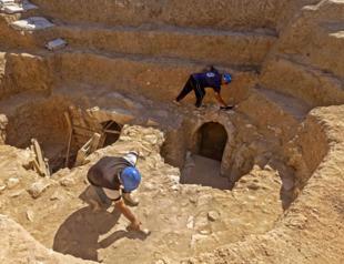 Israel unveils 1,200 year-old desert mansion
