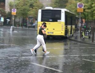 Heavy rains hit western Türkiye, disrupt daily life in Istanbul