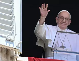 Pope Francis asks North Korea to invite him to visit