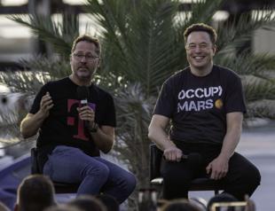 SpaceX and T-Mobile unveil satellite plan to end cellphone ‘dead zones’