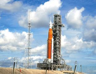 Tourists flock to Florida for Moon rocket launch