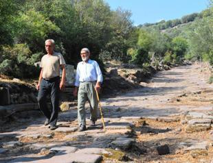 Father-son team devotes life to protecting ancient city of Aigai