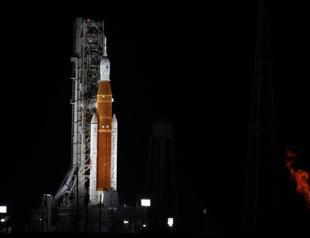 Fuel leaks force NASA to scrub launch of new moon rocket