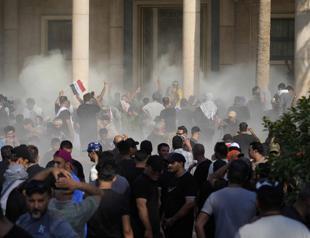 Iraq protesters start to withdraw after Sadr demands end