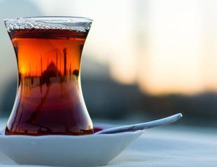 Tea drinkers enjoy possible health benefits, study suggests