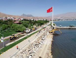 500,000 cubic meters of bottom mud removed from Lake Van