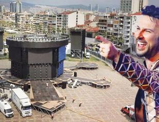 Seafront houses in İzmir rented for Tarkan concert