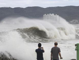 South Korea typhoon death toll rises to 10