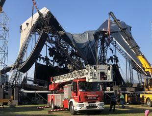 Stage in İzmir tumbles down days before Tarkan’s concert