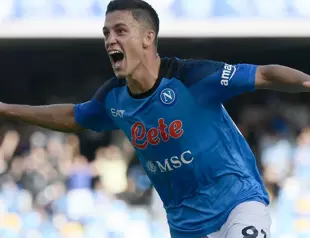 Raspadori fires Napoli to top