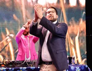 Right-wing bloc wins narrow majority in Swedish parliament