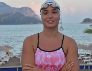 Woman becomes first Turk to swim across Catalina Channel