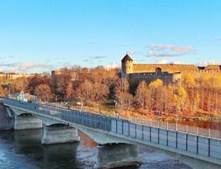 Baltic states close borders to Russians