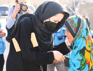 Angelina Jolie makes surprise visit to flood-hit Pakistan