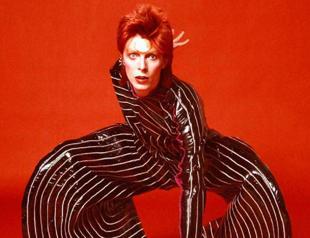 David Bowie’s handwritten ’Starman’ lyrics sell for over £200,000
