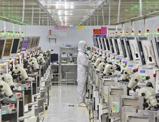 China manufacturing weak, adding to economy pressure