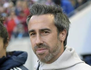 Spain drops rebel female players, coach not resigning