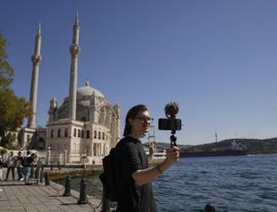 Fleeing Russians follow path of 1917 refugees to Istanbul