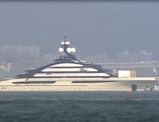 Arrival of Russian superyacht pits Hong Kong against US