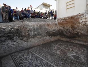 Syria digs up ‘rare’ Roman mosaic in former rebel stronghold