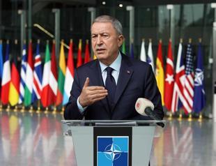 Akar invites Greek defense minister to Türkiye