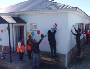 AFAD volunteers draw pictures on village school’s walls
