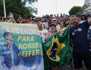 Brazil pol and Bolsonaro ally refuses arrest, injures police