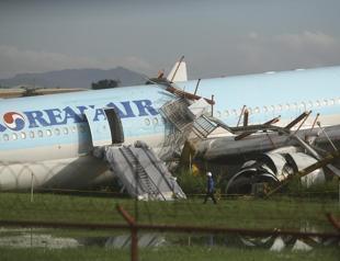 Korean Air plane overshoots runway, shuts Philippine airport