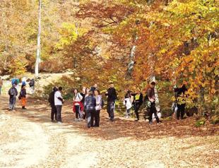 Shutterbugs throng Domaniç Mountains