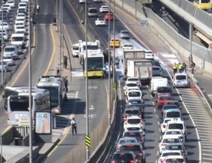 Vehicle registrations rise 10 percent