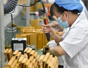 China fiscal deficit balloons to nearly $1 trillion