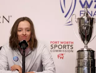 Swiatek looks to cap big year with WTA Finals crown