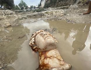 Statue fragments found in Aizanoi