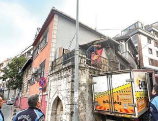 Historic fountain used as balcony for 10 years