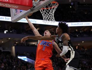 Bucks remain unbeaten in NBA